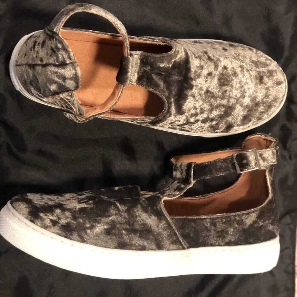 Velvet fashion sneakers